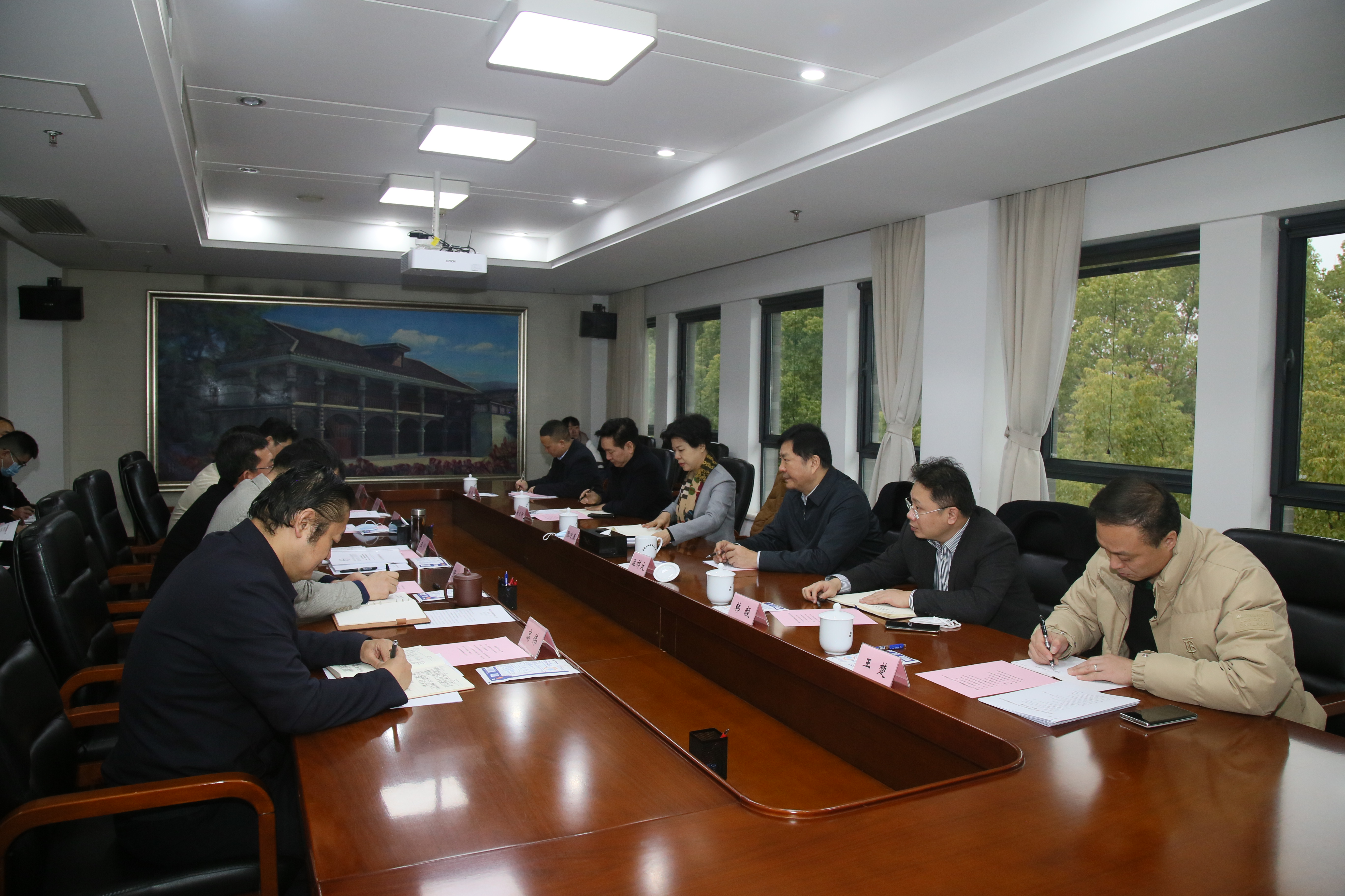 2023年2月8日，省委常委副省长张迎春赴国家自然资源督察武汉局对接联系工作